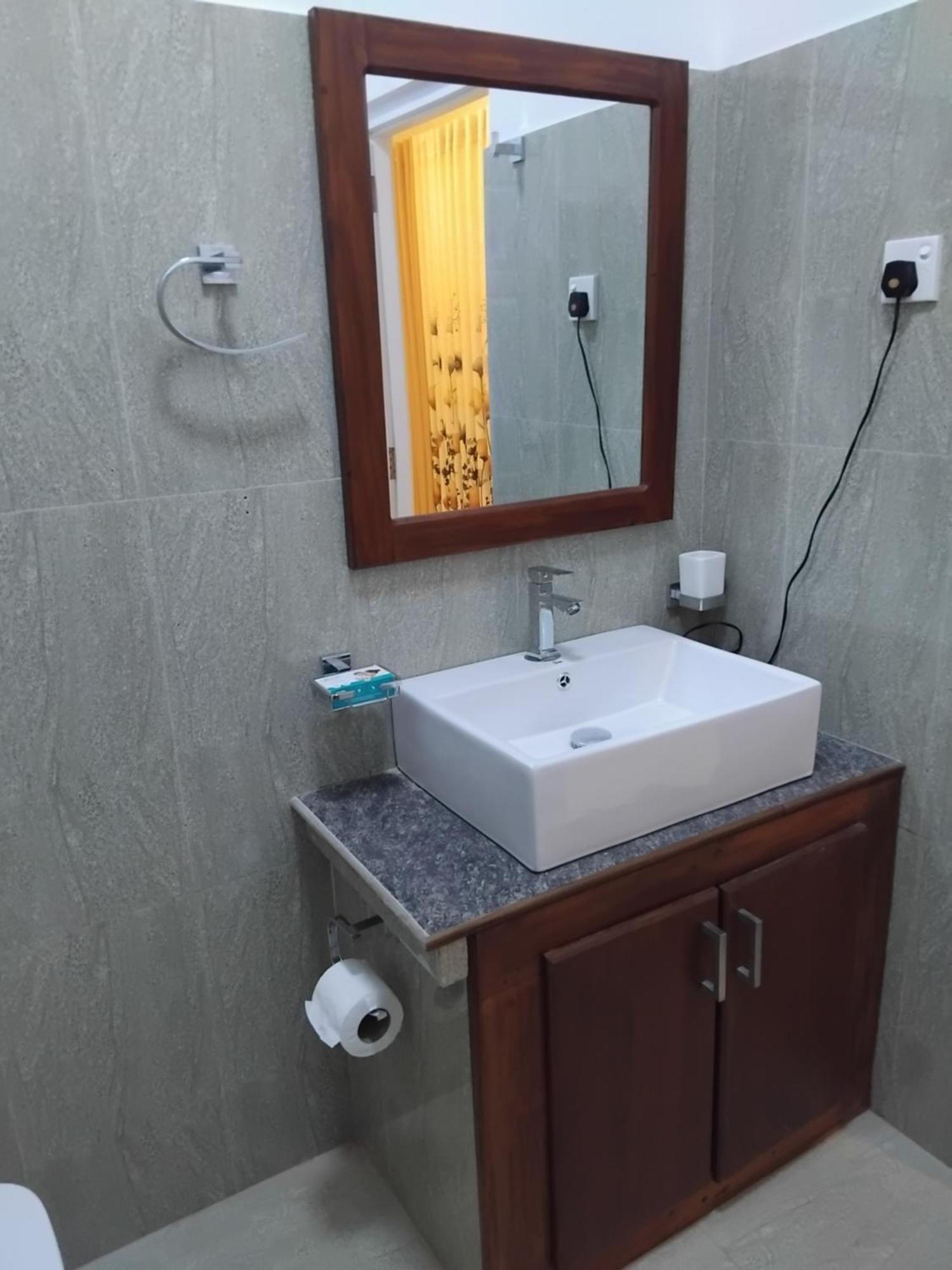 Illumination Stay Негомбо Екстериор снимка